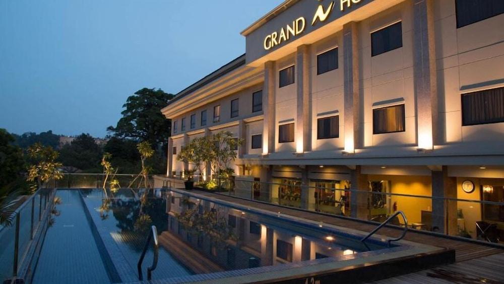 I Hotel Batam Нагоя Экстерьер фото