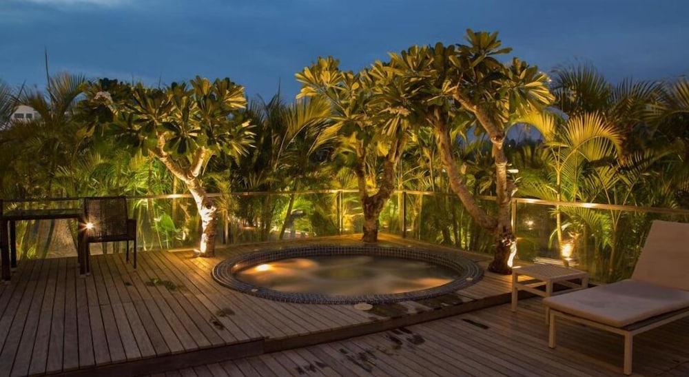 I Hotel Batam Нагоя Экстерьер фото
