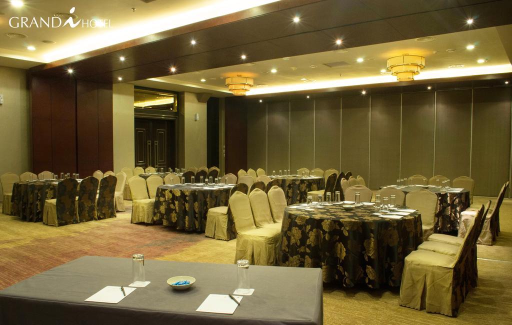 I Hotel Batam Нагоя Экстерьер фото